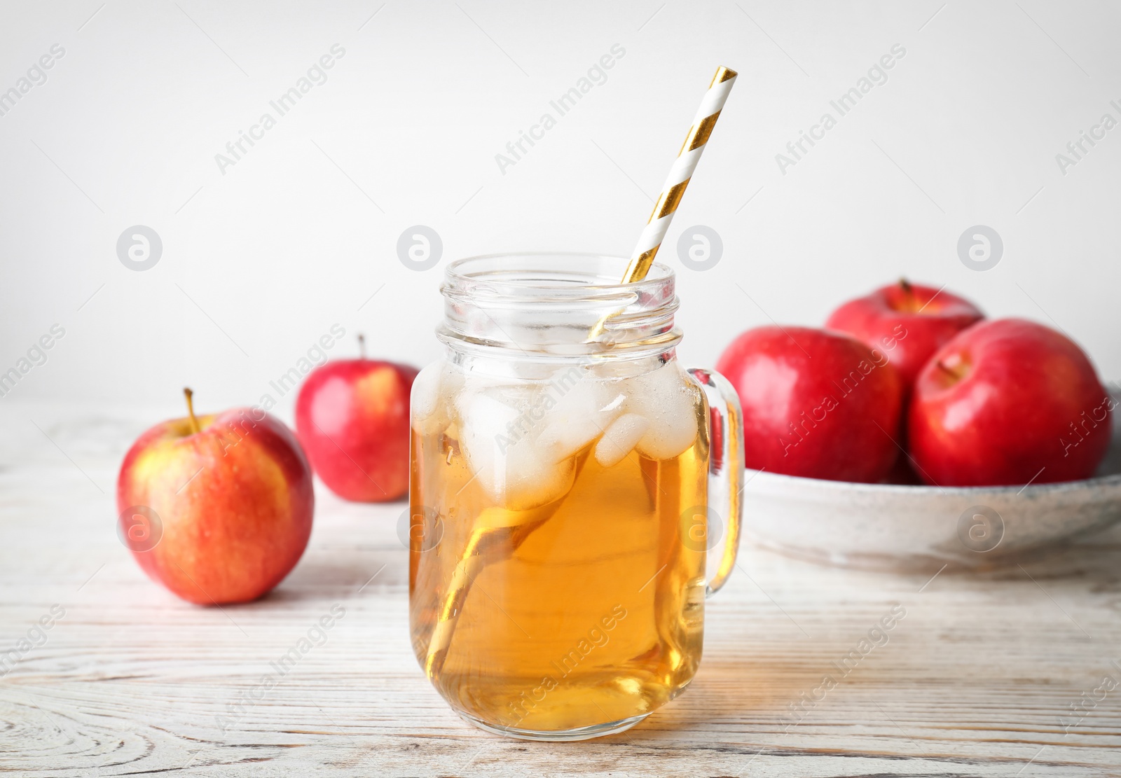 Mason jar with fresh apple juice on wooden table Photo of Mason jar with fresh apple juice on wooden table