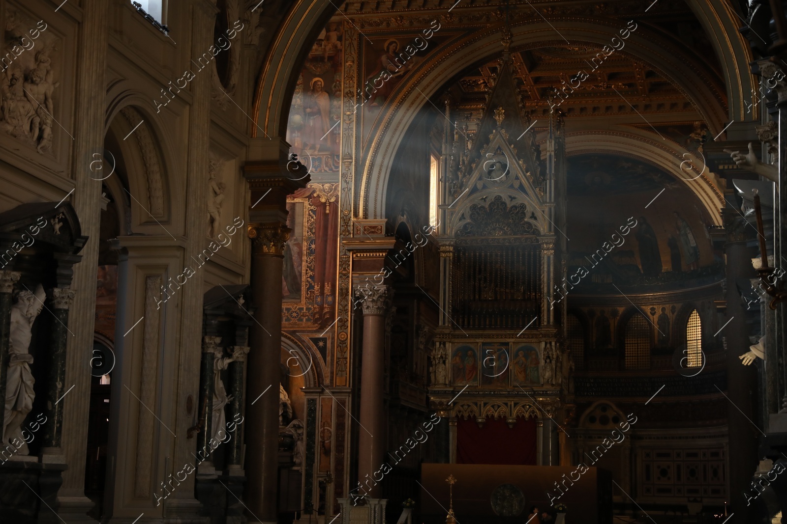 ROME, ITALY - FEBRUARY 2, 2024: Interior of Archbasilica in Basilica of St. John Lateran Photo of ROME, ITALY - FEBRUARY 2, 2024: Interior of Archbasilica in Basilica of St. John Lateran