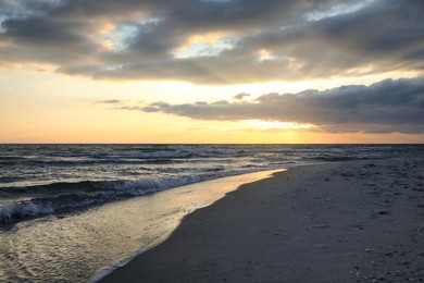 Picturesque view of beautiful sky with clouds over tropical beach at sunset Photo of Picturesque view of beautiful sky with clouds over tropical beach at sunset