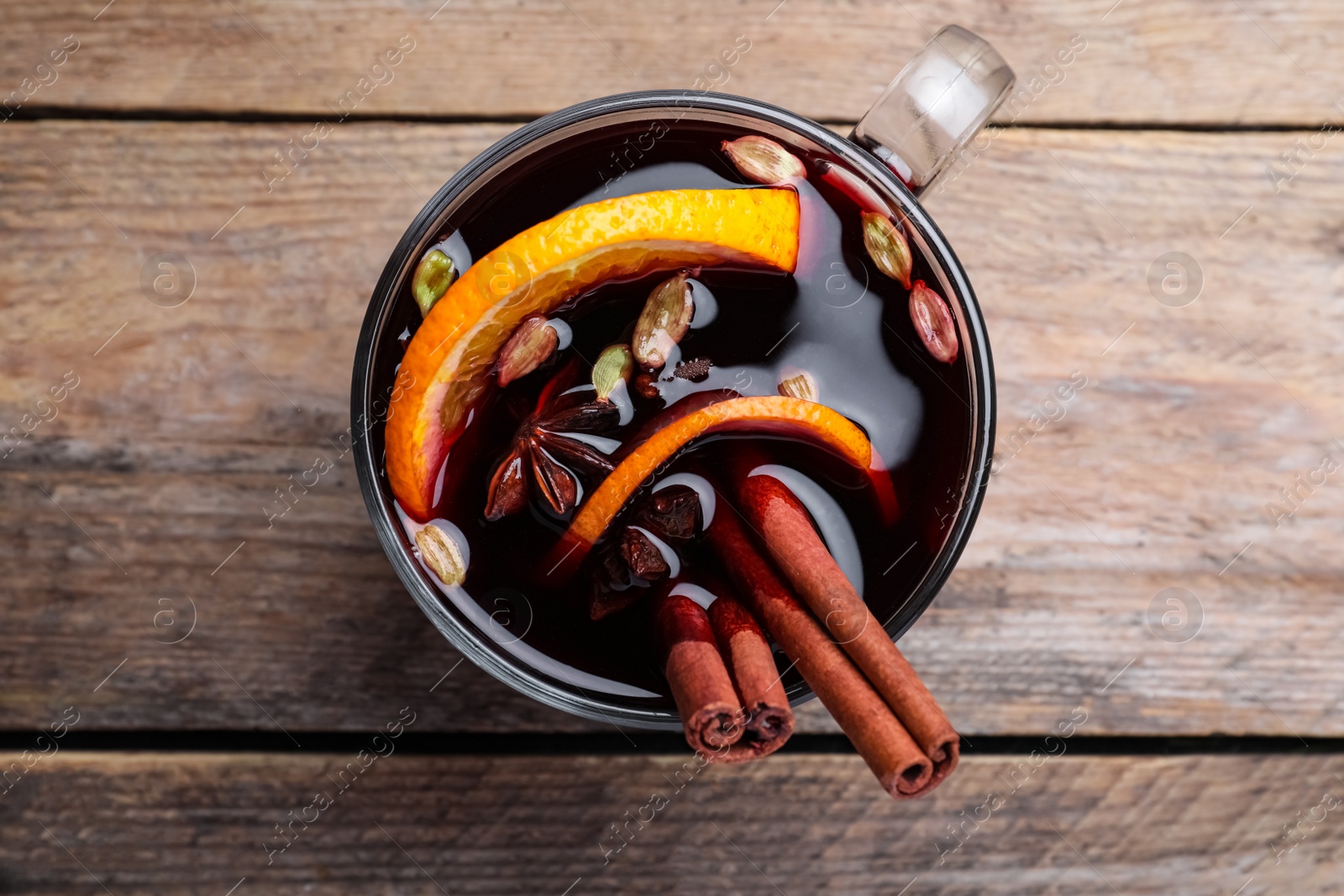 Aromatic mulled wine on wooden table, top view Photo of Aromatic mulled wine on wooden table, top view