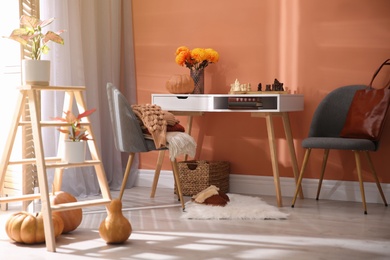 Cozy room interior inspired by autumn colors Photo of Cozy room interior inspired by autumn colors