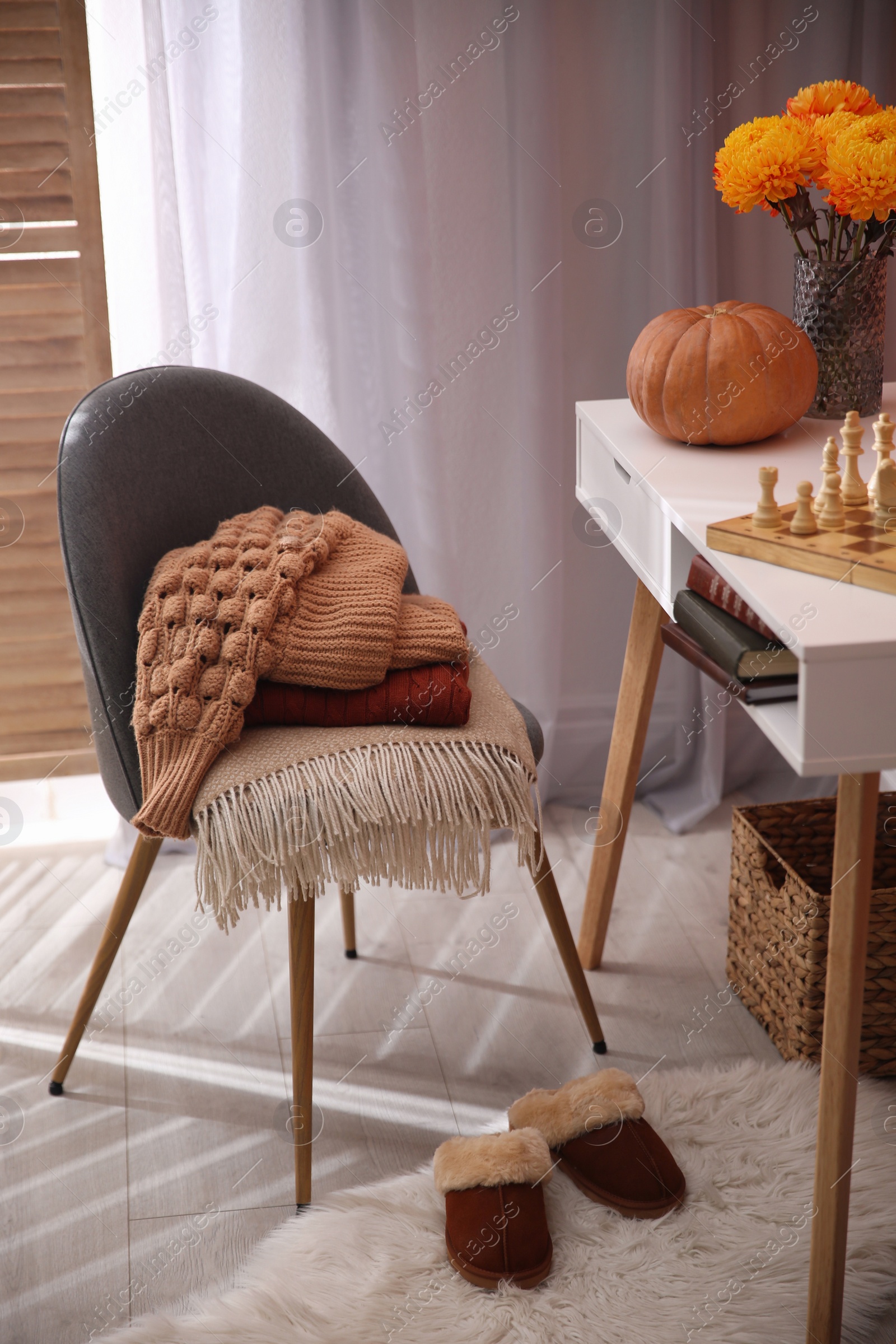 Cozy room interior inspired by autumn colors Photo of Cozy room interior inspired by autumn colors