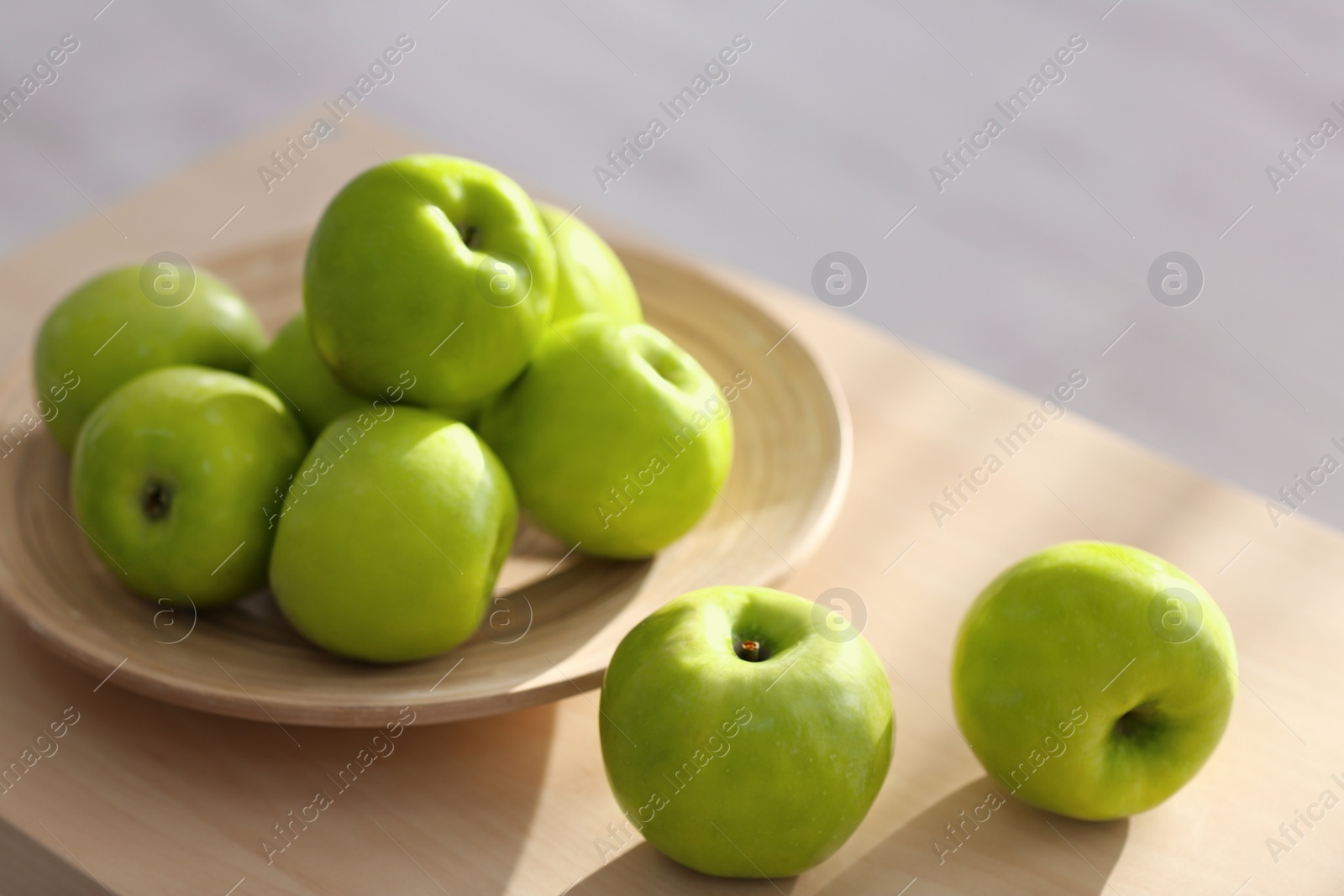 Ripe green apples on table Photo of Ripe green apples on table
