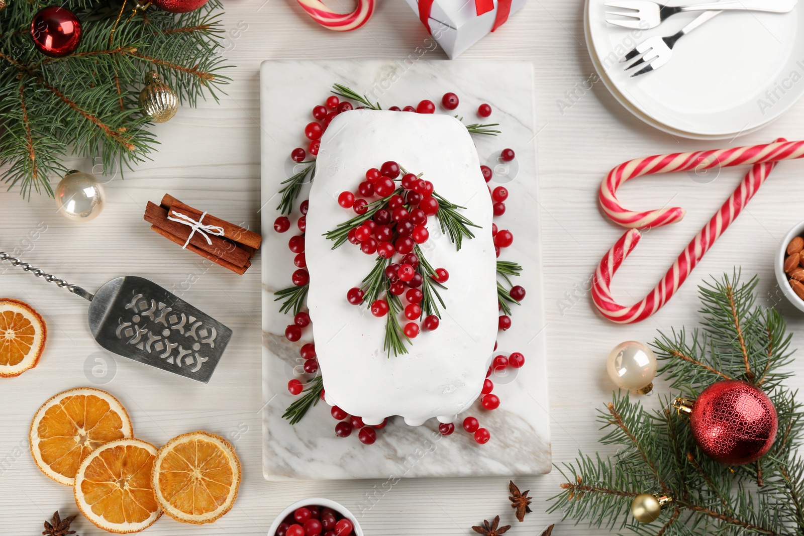 Flat lay composition with traditional classic Christmas cake on light table Photo of Flat lay composition with traditional classic Christmas cake on light table