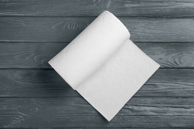 Roll of paper towels on grey wooden table, top view Photo of Roll of paper towels on grey wooden table, top view