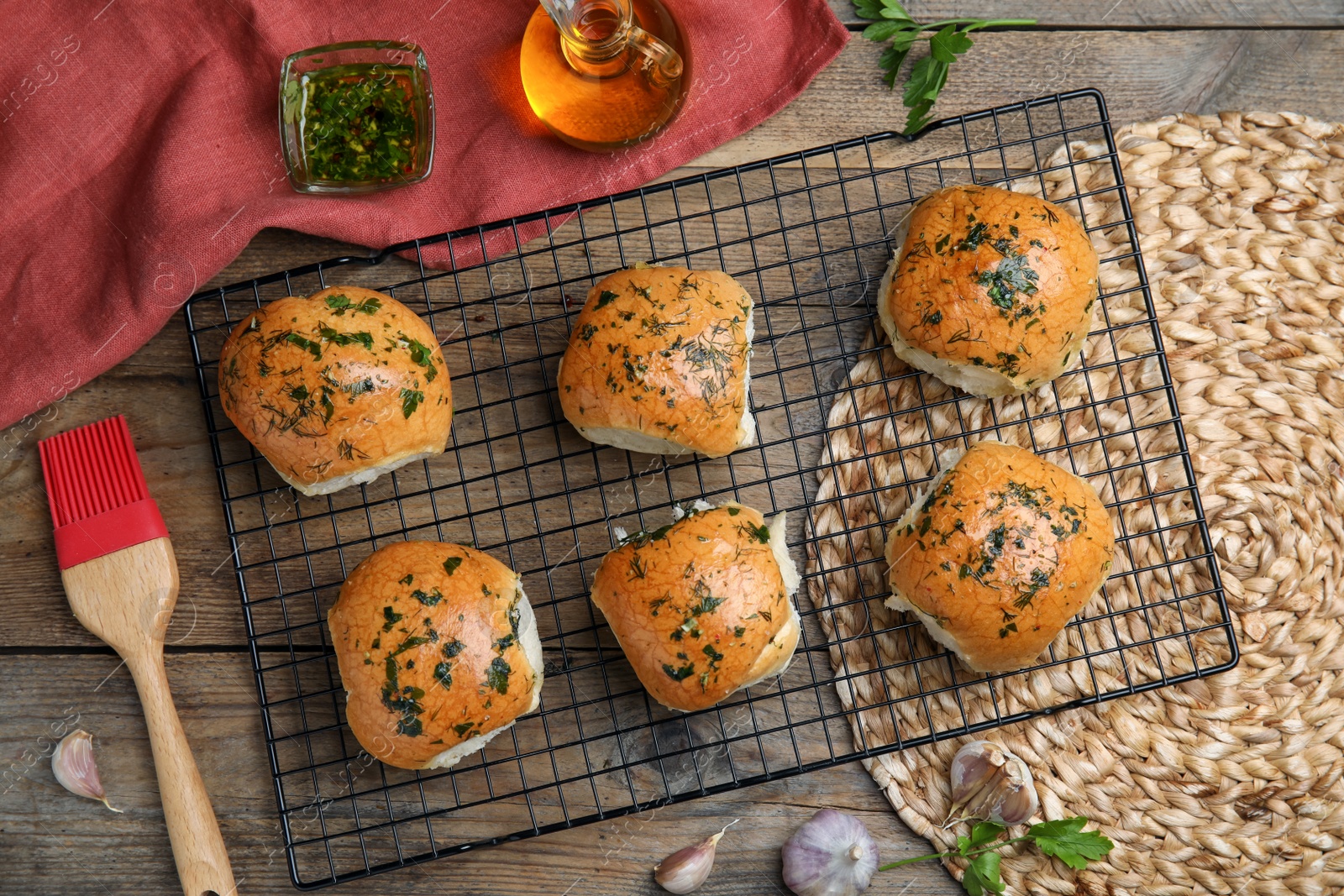 Traditional Ukrainian bread (Pampushky) with garlic on wooden table, flat lay Photo of Traditional Ukrainian bread (Pampushky) with garlic on wooden table, flat lay