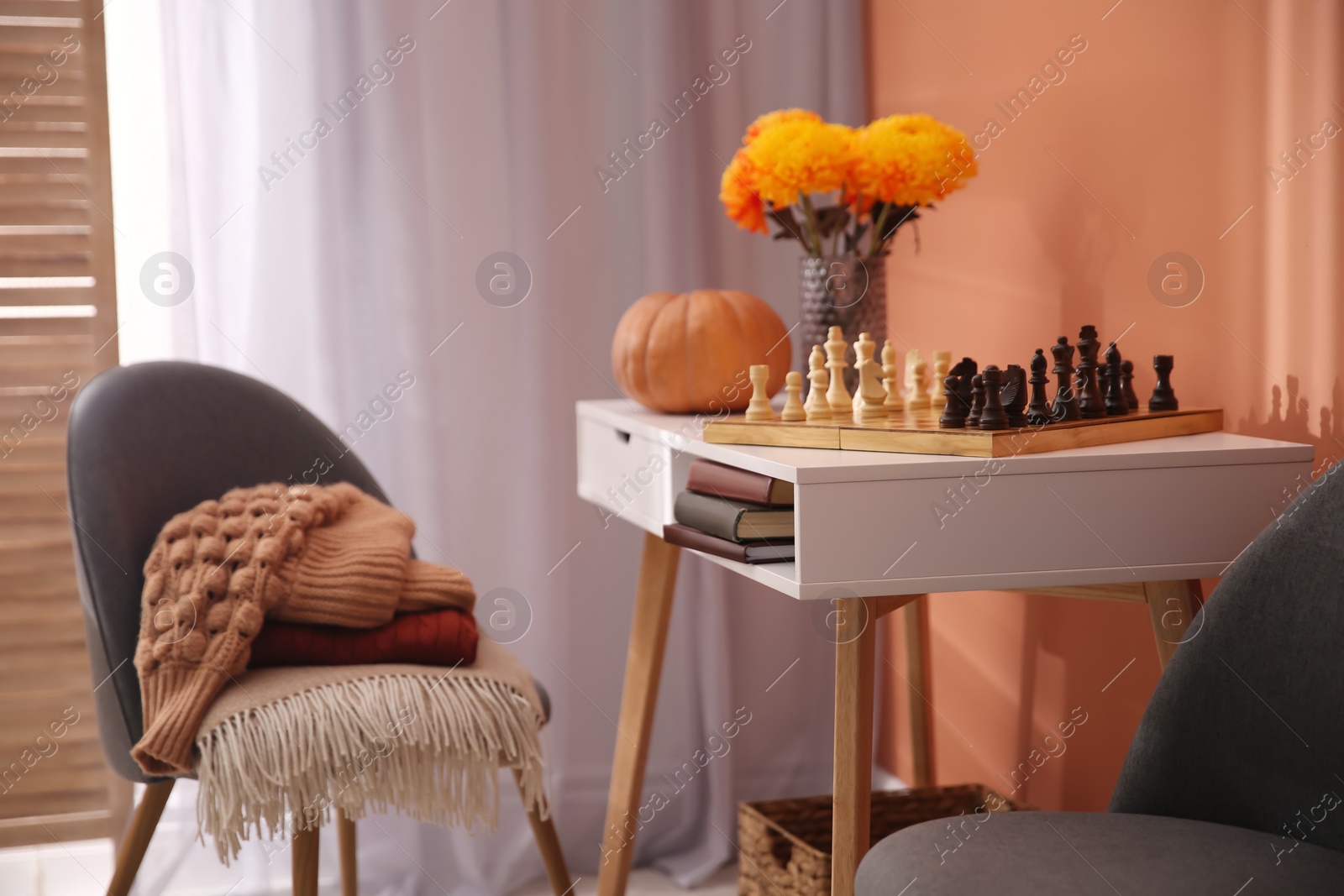 Cozy room interior inspired by autumn colors Photo of Cozy room interior inspired by autumn colors