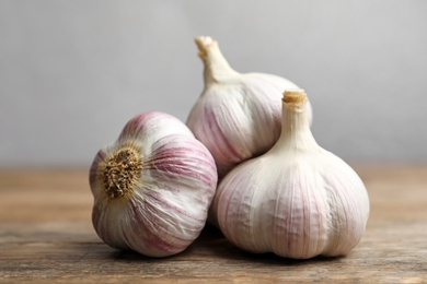 Fresh organic garlic on wooden table, closeup Photo of Fresh organic garlic on wooden table, closeup