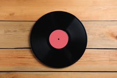 Vintage vinyl record on wooden background, top view Photo of Vintage vinyl record on wooden background, top view