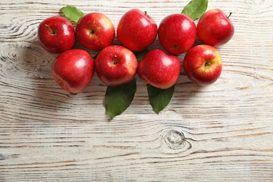Fresh ripe red apples on wooden background Photo of Fresh ripe red apples on wooden background