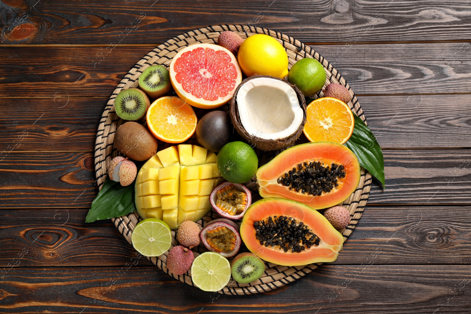 Fresh ripe papaya and other fruits on wooden table, top view Photo of Fresh ripe papaya and other fruits on wooden table, top view