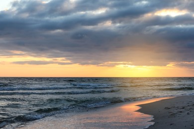 Picturesque view of beautiful sky with clouds over tropical beach at sunset Photo of Picturesque view of beautiful sky with clouds over tropical beach at sunset