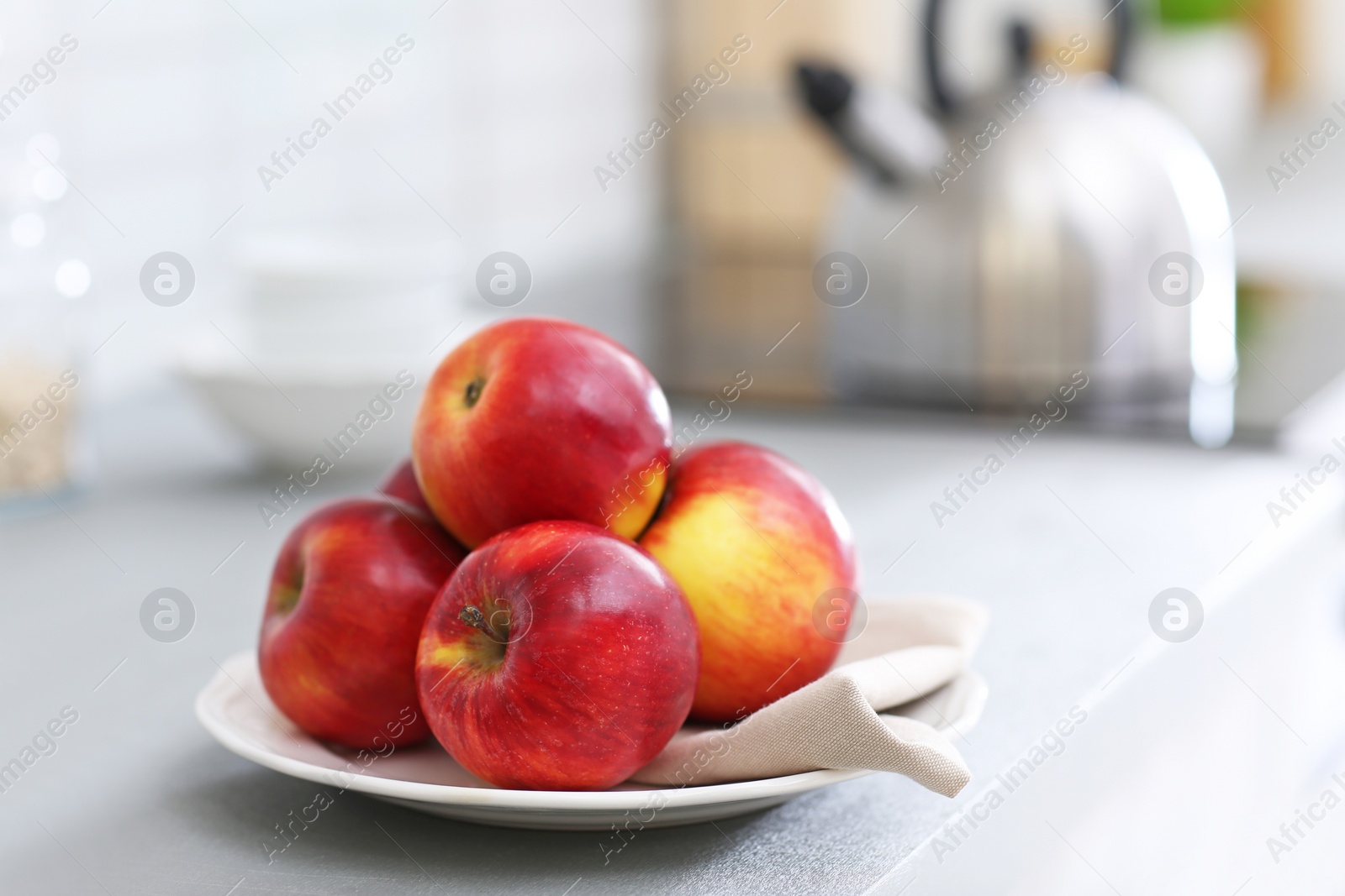 Plate with ripe red apples on table Photo of Plate with ripe red apples on table