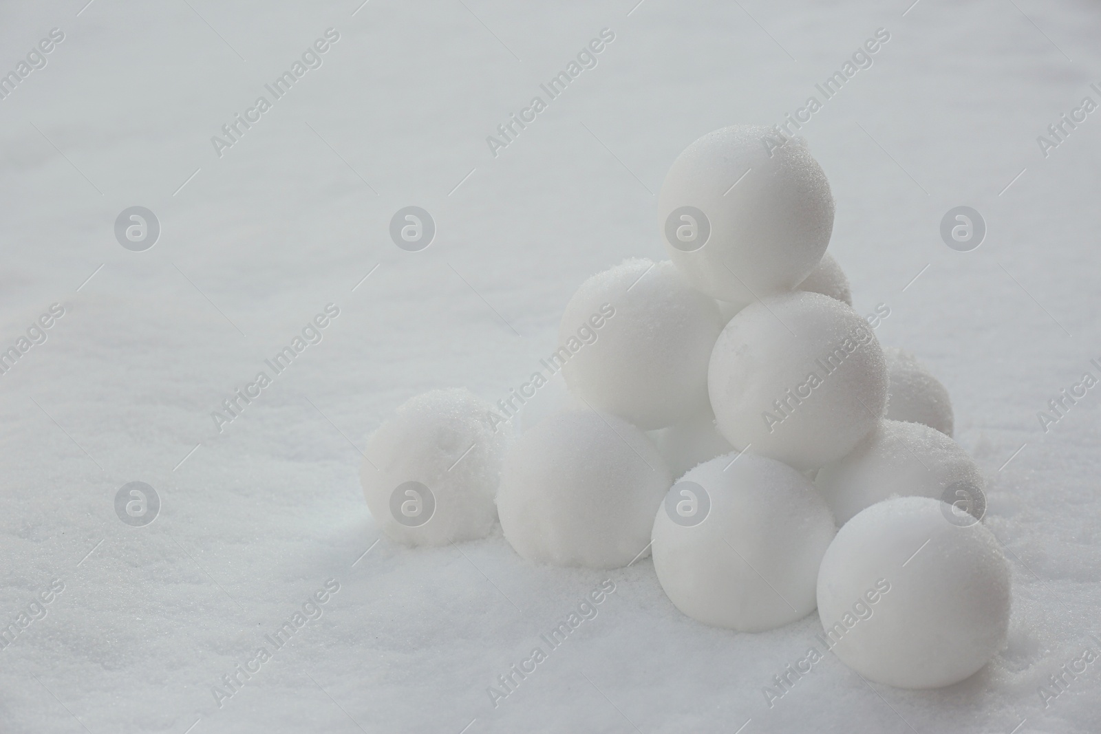 Pyramid of perfect snowballs on snow outdoors Photo of Pyramid of perfect snowballs on snow outdoors