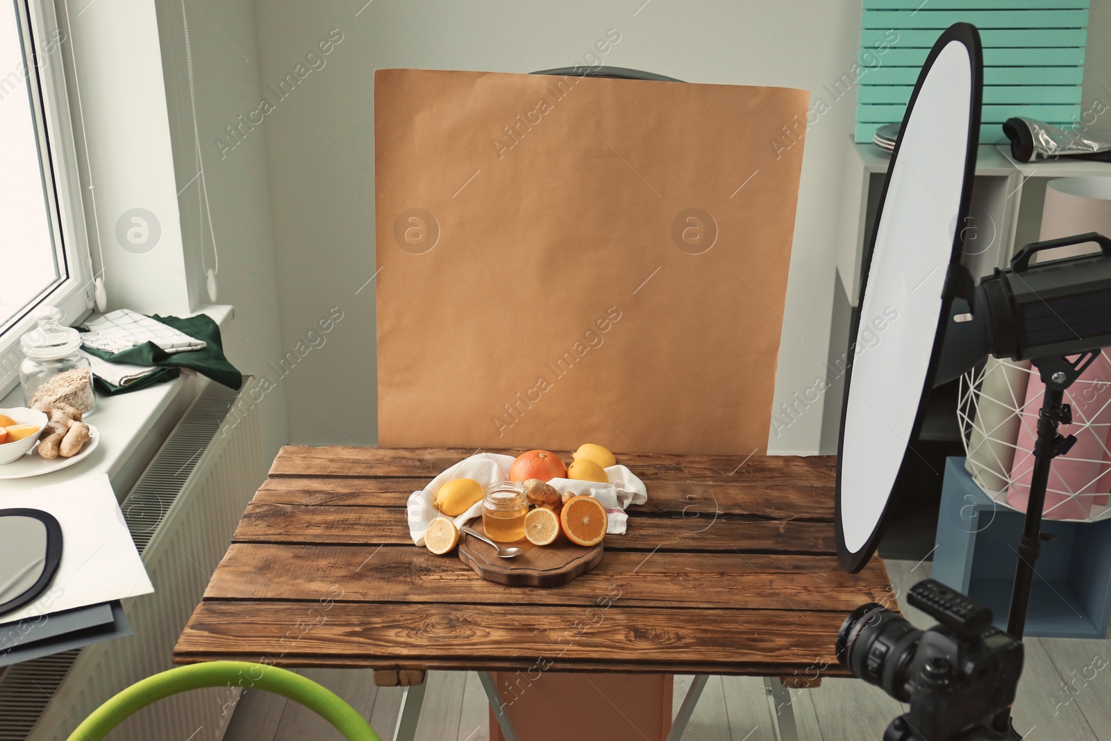 Photo studio with professional equipment for shooting food Photo of Photo studio with professional equipment for shooting food