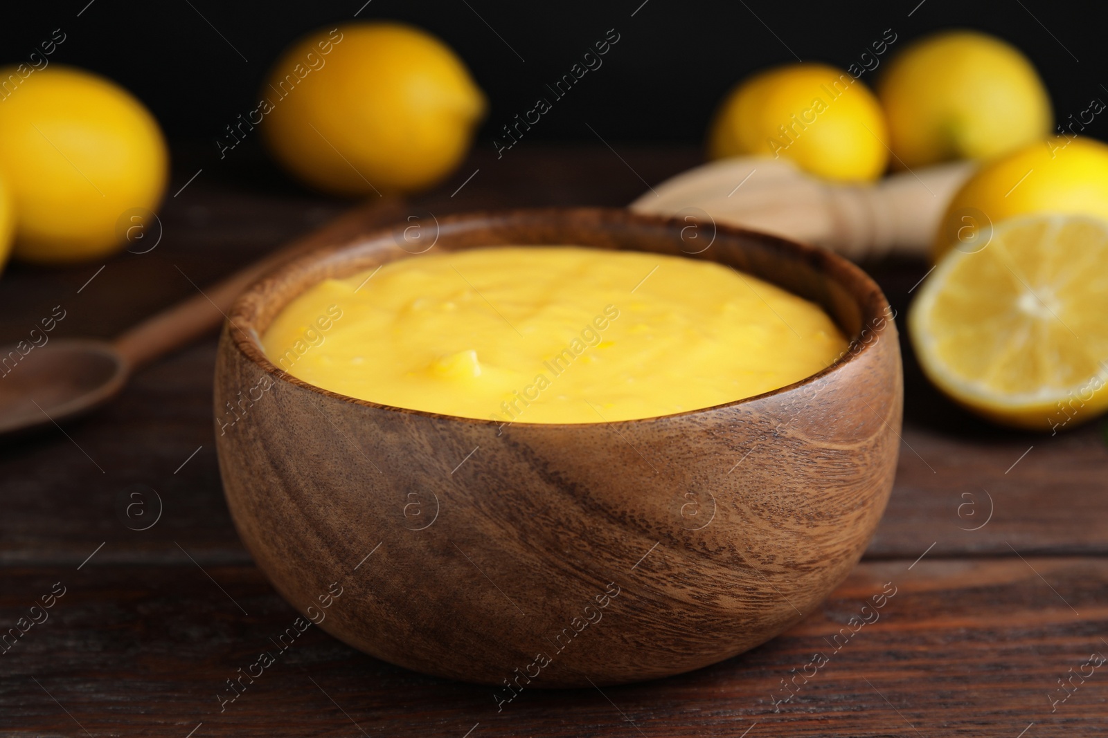 Delicious lemon curd in bowl on wooden table Photo of Delicious lemon curd in bowl on wooden table
