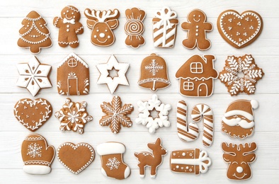 Many different delicious Christmas cookies on white wooden table, flat lay Photo of Many different delicious Christmas cookies on white wooden table, flat lay