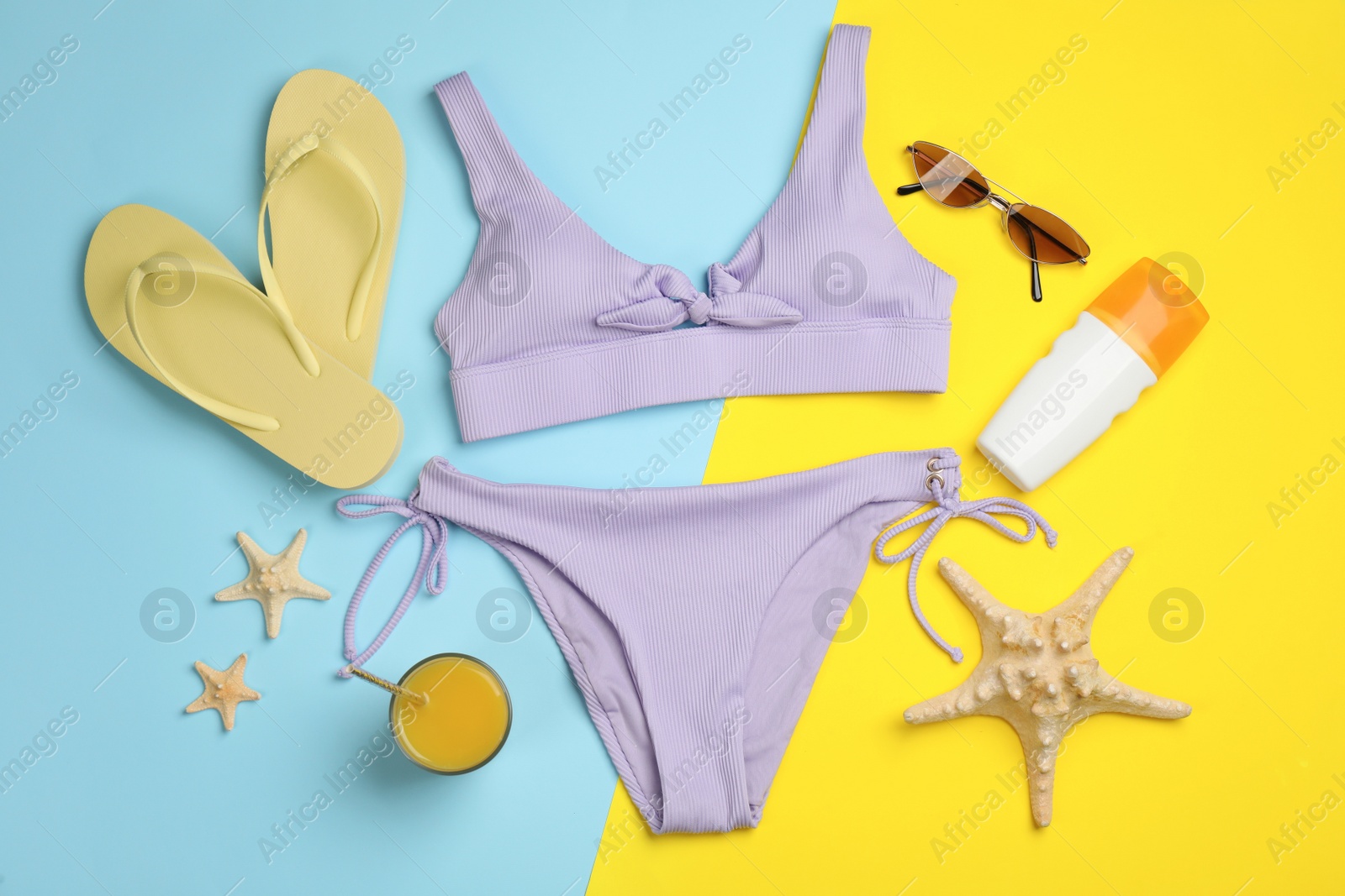 Flat lay composition with beach objects on color background Photo of Flat lay composition with beach objects on color background