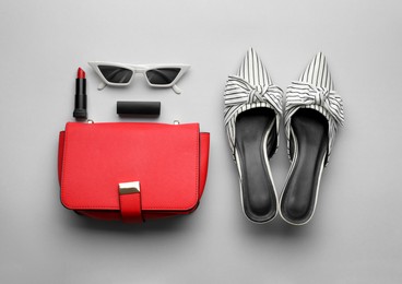 Flat lay composition with stylish woman's bag on light background Photo of Flat lay composition with stylish woman's bag on light background