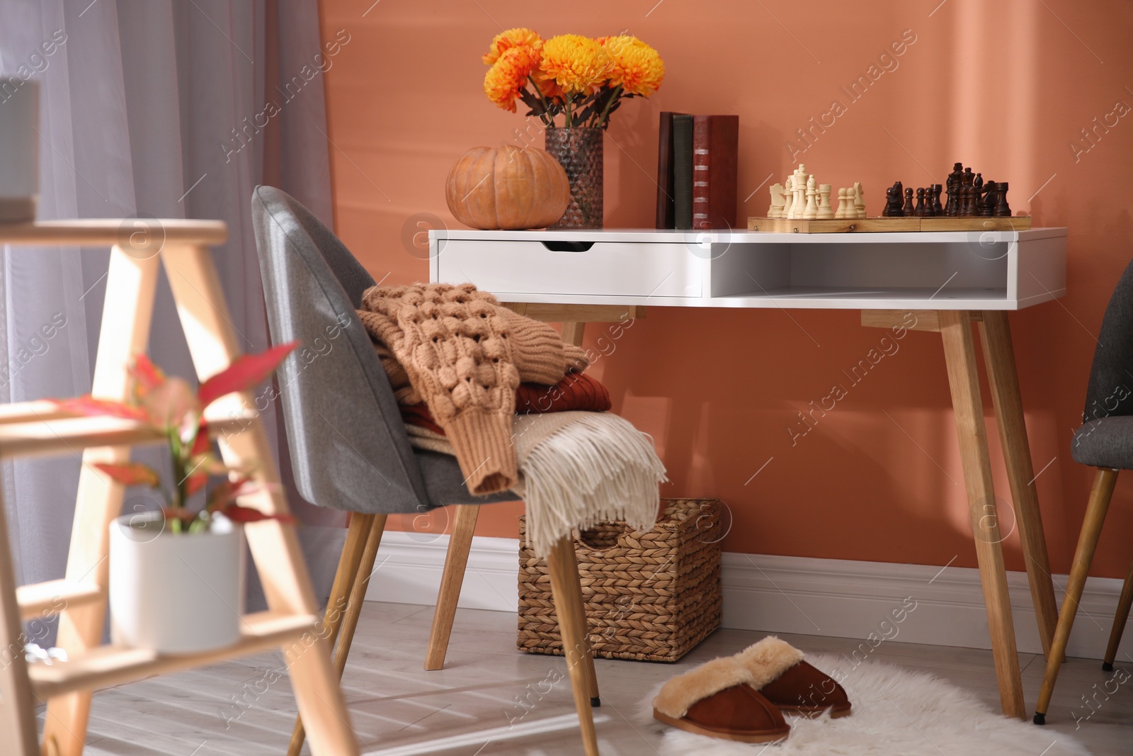 Cozy room interior inspired by autumn colors Photo of Cozy room interior inspired by autumn colors