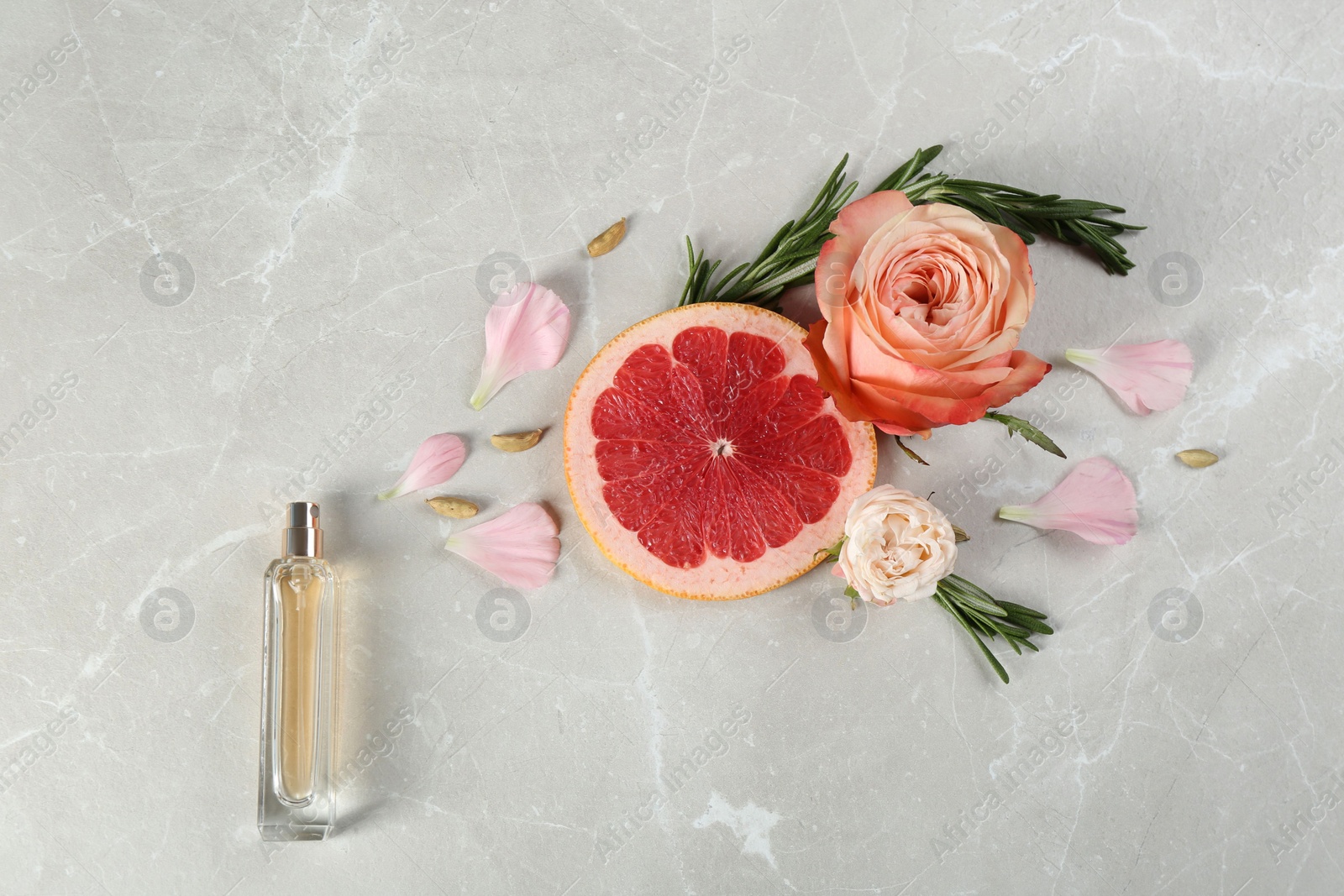 Flat lay composition with bottle of perfume on marble background Photo of Flat lay composition with bottle of perfume on marble background