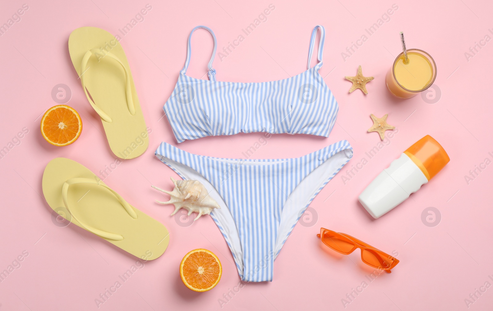 Flat lay composition with beach objects on pink background Photo of Flat lay composition with beach objects on pink background